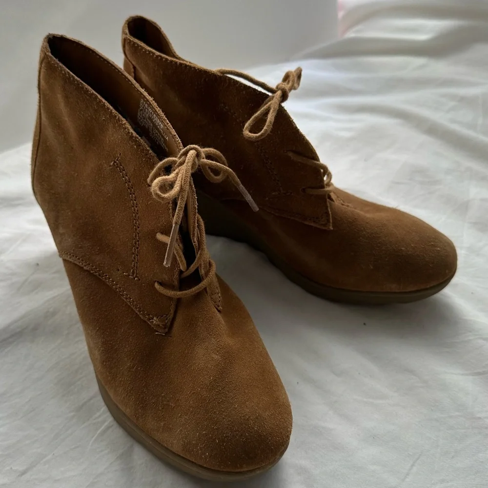White Mountain Brown Suede Velvet size 7.5